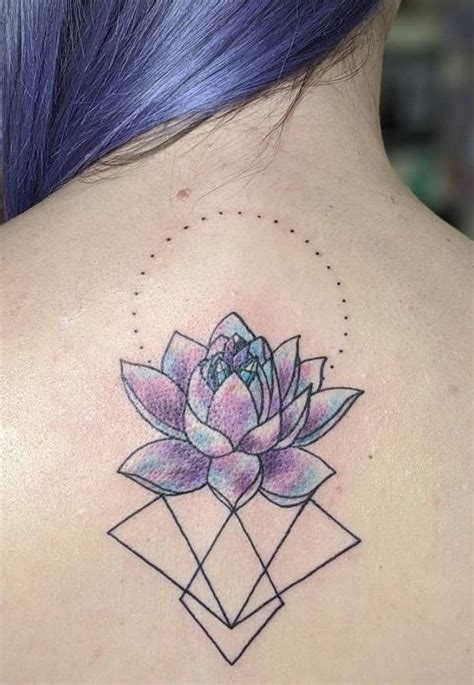 lotus çiçeği dövmesi renkli